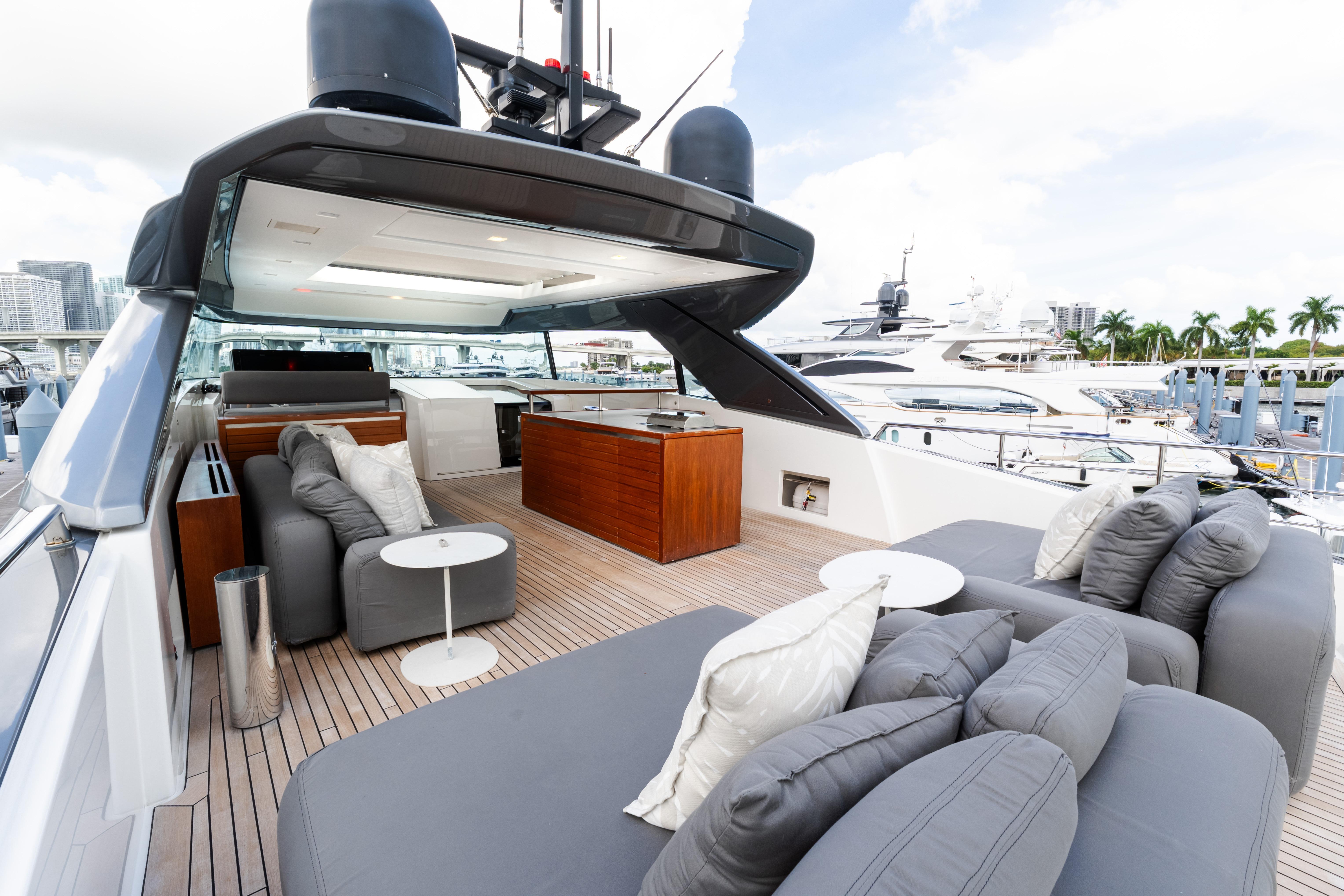 Yacht Photo 29